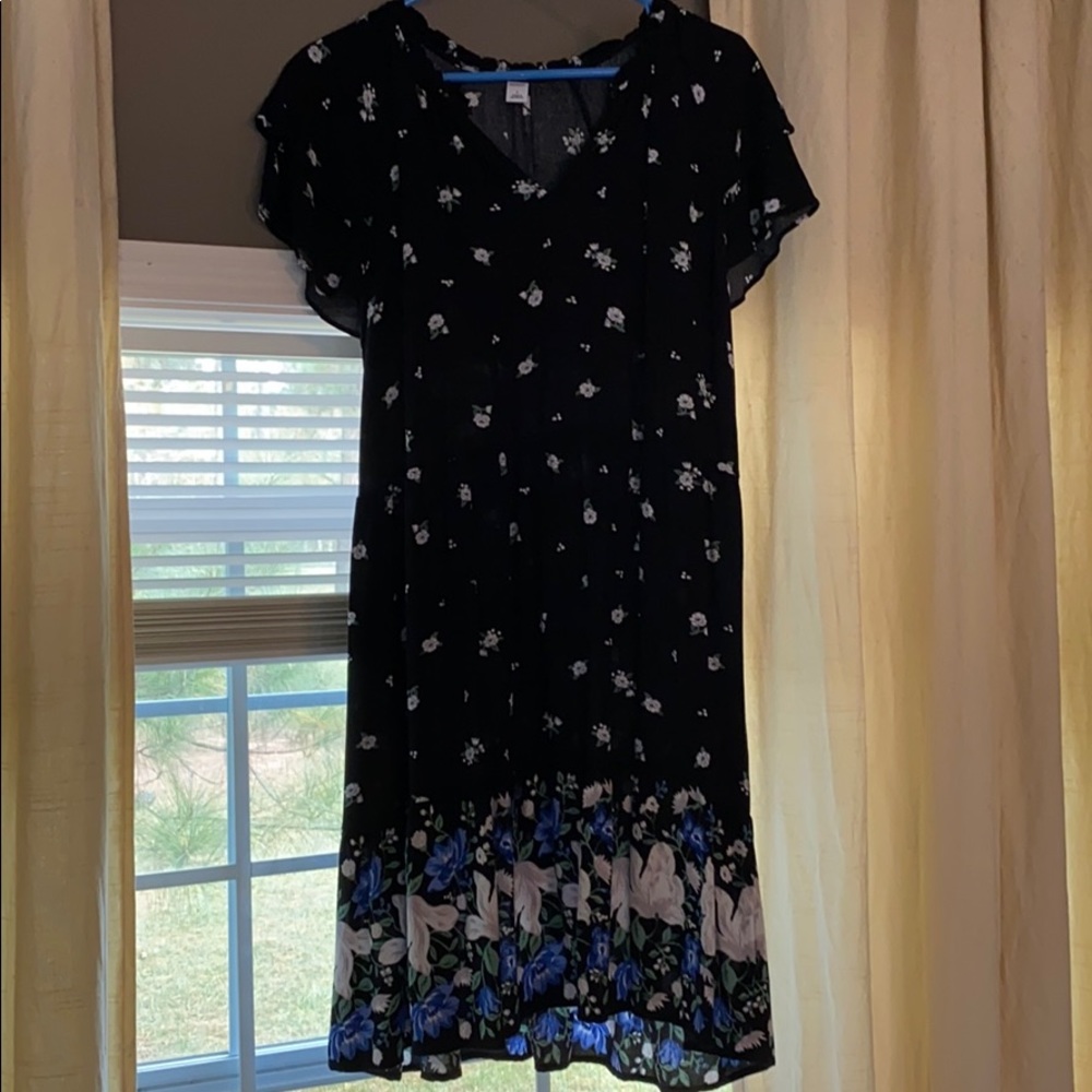 Beautiful short sleeve dress. Great for church.